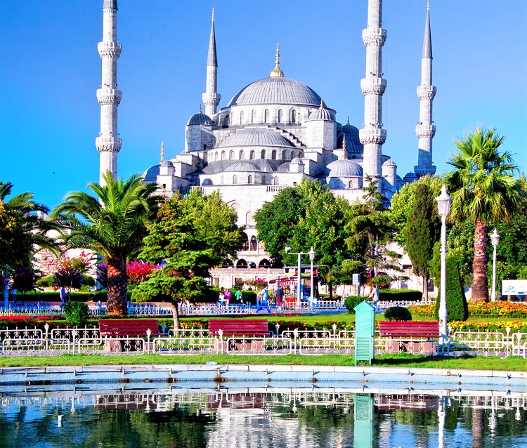 میدان سلطان احمد استانبول(1800 سال قدمت تاریخی)