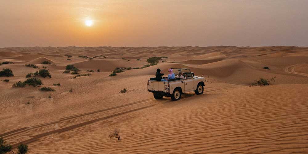 تجربه بیابان سلطنتی &nbsp;VINTAGE LANDROVER SAFARI